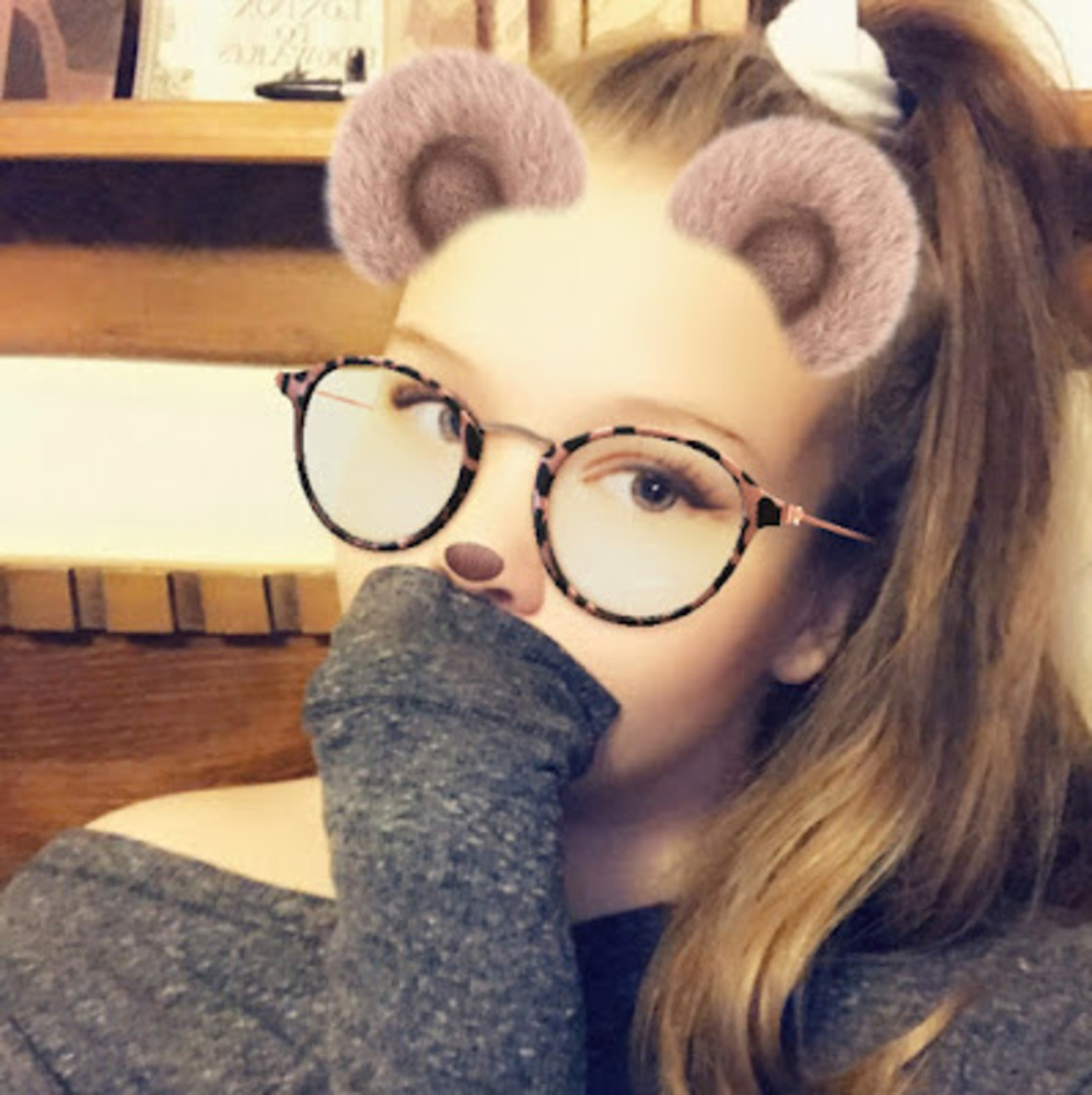 Meet your Posher, Caitlin